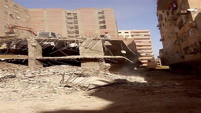 بالصور.. هدم عقار مخالف بمنطقة العروبة بالعمرانية 
