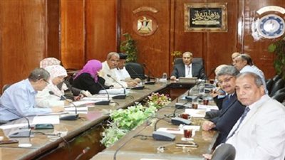 بالصور.. محافظ السويس يبحث 50 طلبًا للمواطنين