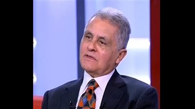 أستاذ قانون: الدستور لم ينص على محاكمة المهاجرين 