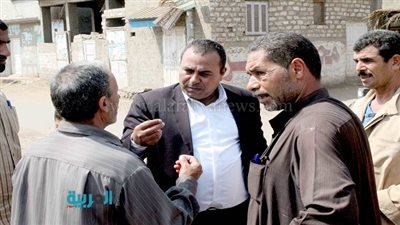بالصور.. رئيس مدينة بنى عبيد بالدقهلية يستمع لمطالب أهالي 