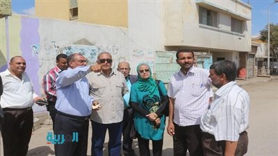 بالصور.. محافظ السويس يتفقد سير العمل بديوان حي الأربعين