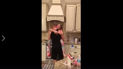 بالفيديو.. نوع أخر من الأبوة 