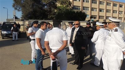 بالصور.. مدير أمن السويس يتفقد الخدمات الأمنية على المدارس