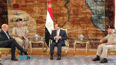 السيسي يستقبل وزير الدفاع الفرنسي