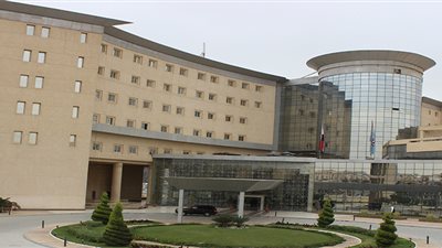 المستشفى الجوى يستضيف خبير عالمي في الجراحة.. 7 أكتوبر