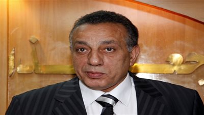 محافظ الجيزة يعنف مدير مدرسة بسبب سوء الإدارة وعدم نظافة الفصول 