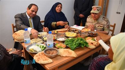 افطار السيسي مع إحدي أسر مشروع 