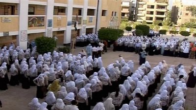 بالفيديو.. اقتحام مدرسة للبنات والتحرش بطالباتها 