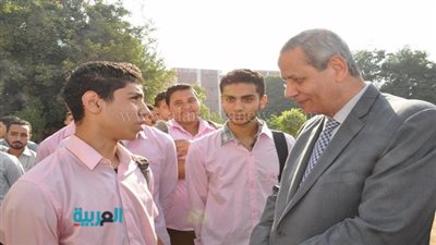 وزير التعليم يكافئ طالب بـ100 جنيه لإدارته طابور الصباح بالقاهرة