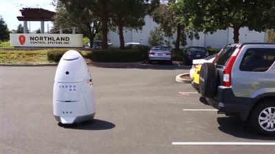 بالفيديو..لأول مرة| الصين تستخدم الروبوت للدوريات الأمنية