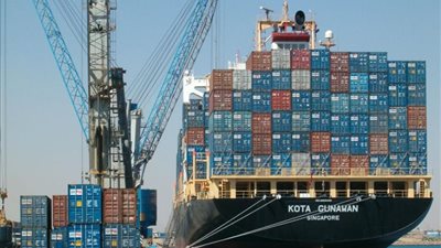 وصول 5 ألاف طن بوتاجاز ومغادرة 664 راكب بموانئ السويس وسفاجا