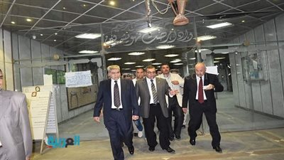 بسبب شكاوى الإهمال.. محافظ الفيوم يتفقد المستشفى العام 