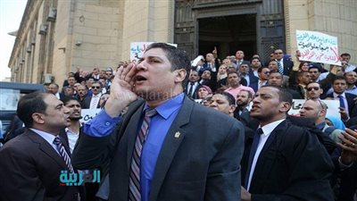 بالصور.. وقفة للمحامين أمام 