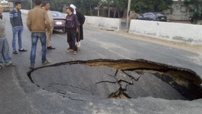 هبوط أرضي مفاجئ في شارع بالعياط