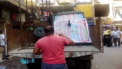 بالصور.. حملة مكبرة لإزالة إشغالات المحلات بالعجوزة