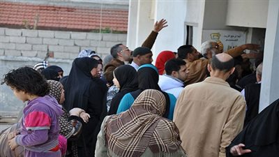 أستاذ علوم سياسية: إهمال الحكومة لحل الأزمات ينذر باندلاع ثورة ثالثة