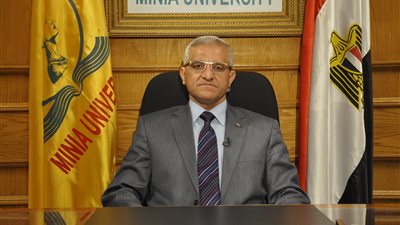 ندوة تعريفية يحاضرها الطلاب القدامي بـ