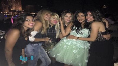 على طريقة حفلات الزفات.. نرمين ماهر تحتفل بعيد ميلادها