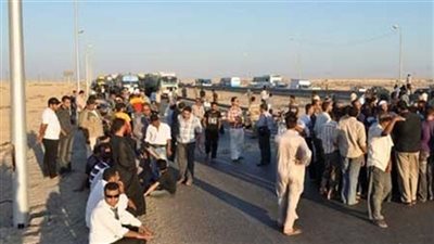 أهالي بلبيس يقطعون الطريق اعتراضًا على دهس سيدة وابنتها