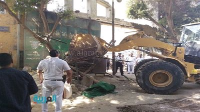 بالفيديو والصور.. إزالة الأكشاك المخالفة بحي روض الفرج 