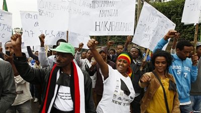 دائرة الاحتجاجات في إثيوبيا تتسع.. خطة حكومية لضم أراضٍ للعاصمة تتحول لمواجهات مسلحة.. 