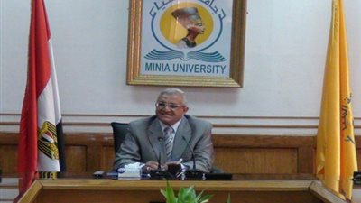 رئيس جامعة المنيا: ندعم الكتب.. والمدن  للطلاب الغير قادرين