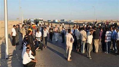 اهالي ميت غمر يقطعون طريق 