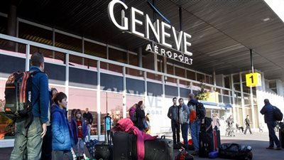 إخلاء طائرة ركاب بمطار جنيف بعد بلاغ بوجود قنبلة