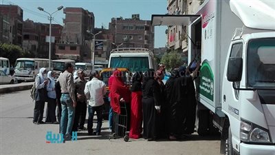 بالصور.. الدفع بسيارة سلع تموينية مخفضة بمركز أوسيم