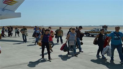 وصول أول فوج سياحي أوكراني الى مطار مرسى علم