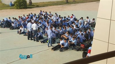 بالصور.. طلاب مدرسة 6 أكتوبر يقدمون شكوى للوزير لتدني الخدمات 