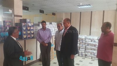 بالفيديو.. محافظ مطروح يتابع توزيع السلع المدعمة بـ 3 مدن