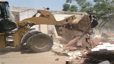 إزالة 4 أكشاك مخالفة بمساكن زهراء حلوان