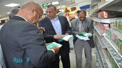 بالفيديو.. محافظ الجيزة يتفقد المجمعات الاستهلاكية بالواحات البحرية 