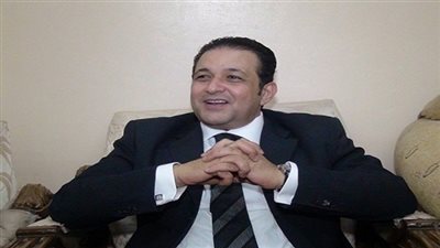 علاء عابد يساهم فى حل أزمة السكر بالصف