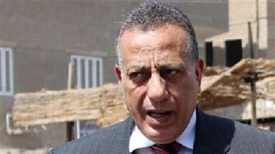 محافظ الجيزة يوزع بطاطين ومبالغ مالية على المستحقين بالواحات 