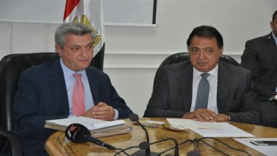 بالصور.. وزير الصحة يوقع اتفاقية رعاية اللاجئين فى مصر
