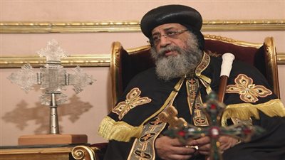 البابا تواضروس يؤدي صلاة رفع بخور عشية بالإسكندرية