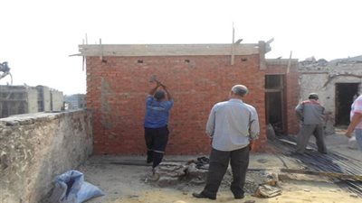 بالصور.. إزالة بناء مخالف بحي الموسكي