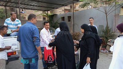 بالصور.. توزيع 2 طن سكر بسعر 6 جنيهات للكيلو بالعجوزة