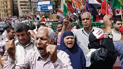 أزمات على الطريق قبل 11-11.. ضعف تعامل الحكومة مع المشاكل أكبر العقبات.. إختفاء السلع أغضب الشارع.. سقوط الاقتصاد في الهاوية عرض مستمر.. وحادث رشيد الضربة القاضية