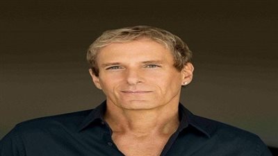 المطرب العالمى مايكل بولتون يغادر القاهرة 