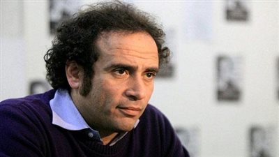 نجاد البرعي مدافعًا عن عمرو حمزاوي في إهانة القضاء: تهمته 