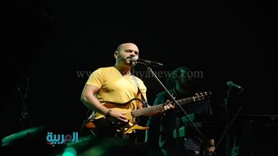 بالصور.. حضور جماهيري ضخم في حفلة مسار إجباري