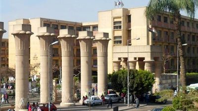 جامعة عين شمس تكرم أفضل كلية ذو طابع خاص 