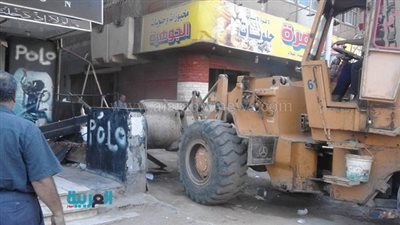 بالصور.. تحرير 18 محضر اشغالات طريق بالمطرية 