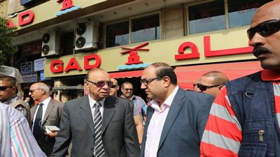 محافظ القاهرة يطالب بمراجعة تراخيص العقارات
