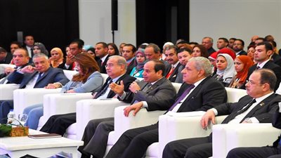 السيسي يلتقي مع مجموعة من مستثمري شرم الشيخ والعاملين بالسياحة