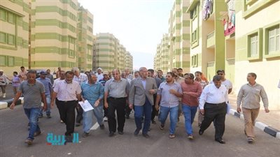 بالصور.. محافظ السويس يتفقد مدن الإسكان الاجتماعي