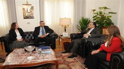 وزير الإسكان: مد خدمات الصرف الصحي للقرى على قمة أولويات الحكومة